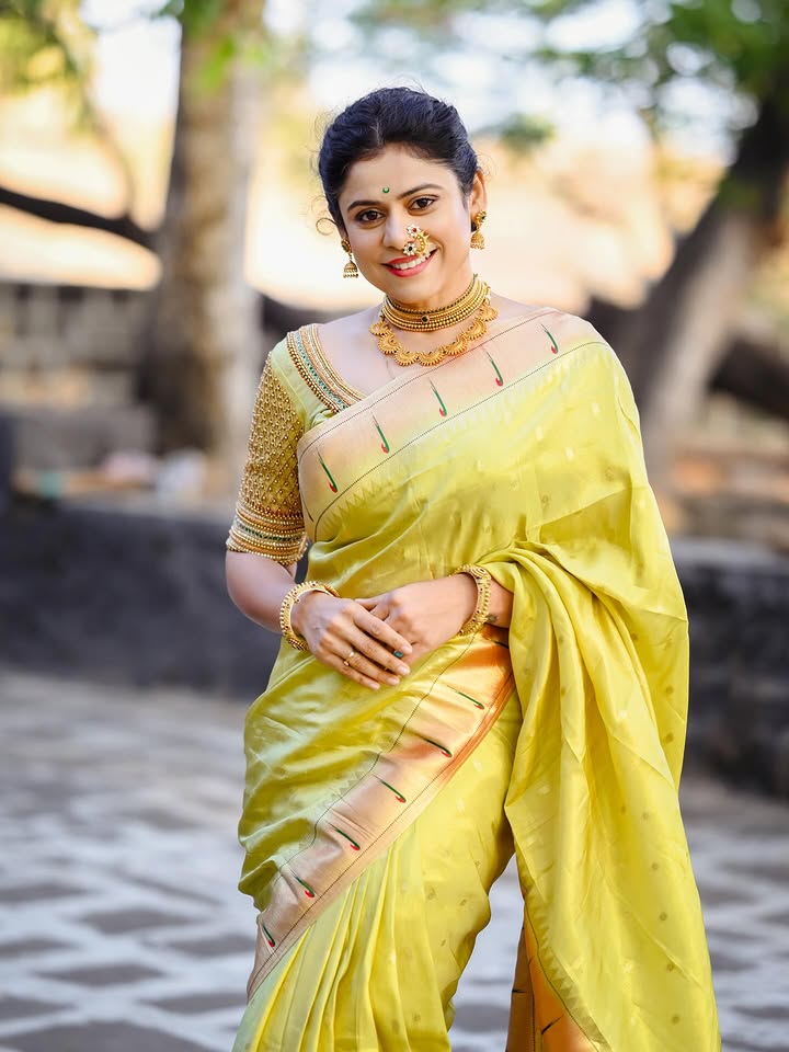 Traditional Yeola Muniya Paithani
